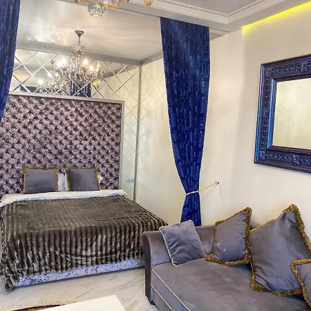 Luxury With Private Terrace Apartment *
